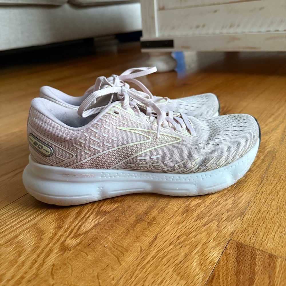 Brooks Women's Athletic Shoes - Light Pink and White